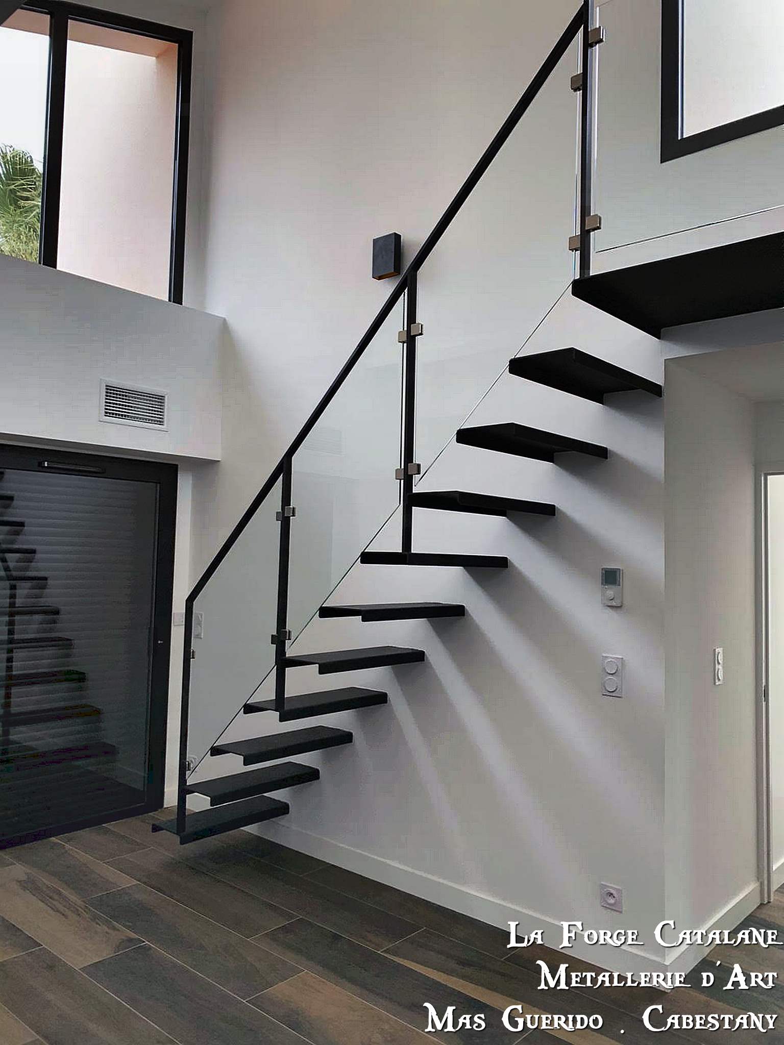 escalier fer marches pliees rampant  remplissage verre transparent forge catalane (2).jpg